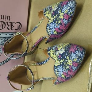 Women's Crown Vintage Flats, Size 7.5